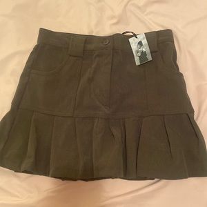 Sincerely Jules Size medium olive green corduroy skirt